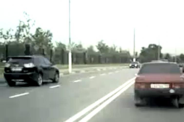Rosyjski sposób na korki - na wstecznym pod prąd - zobacz film Rosyjski sposób na korki - na wstecznym pod prąd - zobacz film