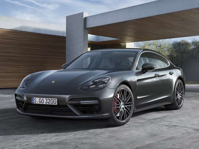 Porsche Panamera
Najmocniejszy benzynowy silnik V8 z rodziny nowych jednostek przeznaczony jest do nowego Porsche Panamera Turbo. 4-litrowy motor osiąga maksymalną moc 550 KM w przedziale 5750-6000 obr./min, jednak tuż powyżej 3000 obr./min przekracza barierę 340 KM.
Fot. Porsche Porsche Panamera
Najmocniejszy benzynowy silnik V8 z rodziny nowych jednostek przeznaczony jest do nowego Porsche Panamera Turbo. 4-litrowy motor osiąga maksymalną moc 550 KM w przedziale 5750-6000 obr./min, jednak tuż powyżej 3000 obr./min przekracza barierę 340 KM.
Fot. Porsche