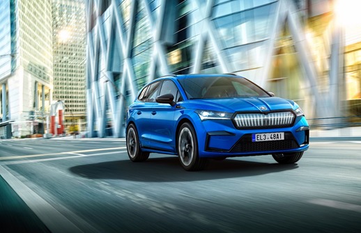 ŠKODA ENYAQ SPORTLINE iV
Jeszcze w tym roku wersja Sportline uzupełni gamę modelową elektrycznego modelu ENYAQ iV. Czarne elementy nadwozia, duże obręcze kół ze stopów lekkich i obniżone sportowe zawieszenie nadadzą modelowi sportowego charakteru.
Fot. ŠKODA ŠKODA ENYAQ SPORTLINE iV
Jeszcze w tym roku wersja Sportline uzupełni gamę modelową elektrycznego modelu ENYAQ iV. Czarne elementy nadwozia, duże obręcze kół ze stopów lekkich i obniżone sportowe zawieszenie nadadzą modelowi sportowego charakteru.
Fot. ŠKODA