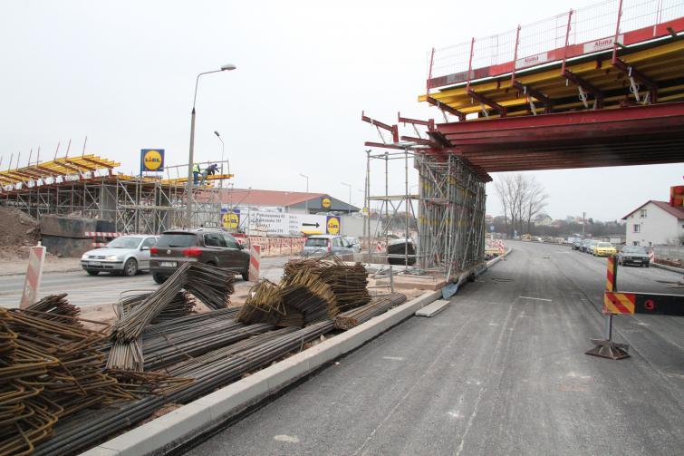Budowany wiadukt na ulicy Grunwaldzikiej w Kielcach robi duże wrażenie Budowany wiadukt na ulicy Grunwaldzikiej w Kielcach robi duże wrażenie