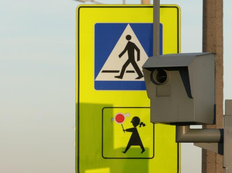 Setki nowych fotoradarów za ciężkie miliony złotych. Kierowcy zapłacą? Setki nowych fotoradarów za ciężkie miliony złotych. Kierowcy zapłacą?
