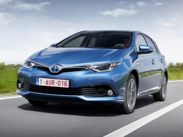 Jednostka napędowa kompaktowej Toyoty składa się ze sprawdzonego, wolnossącego silnika o pojemności 1.8 l i mocy 99 KM oraz silnika elektrycznego. Łączna moc układu to 136 KM / Fot. Toyota Jednostka napędowa kompaktowej Toyoty składa się ze sprawdzonego, wolnossącego silnika o pojemności 1.8 l i mocy 99 KM oraz silnika elektrycznego. Łączna moc układu to 136 KM / Fot. Toyota
