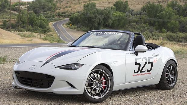 Mazda MX-5
Modyfikacje ie skończyły się jednak tylko na zamontowaniu innego silnika. Mazda MX-5 posiada nowe zawieszenie i wydech Corvette.
Fot. Flyin'Miata Mazda MX-5
Modyfikacje ie skończyły się jednak tylko na zamontowaniu innego silnika. Mazda MX-5 posiada nowe zawieszenie i wydech Corvette.
Fot. Flyin'Miata