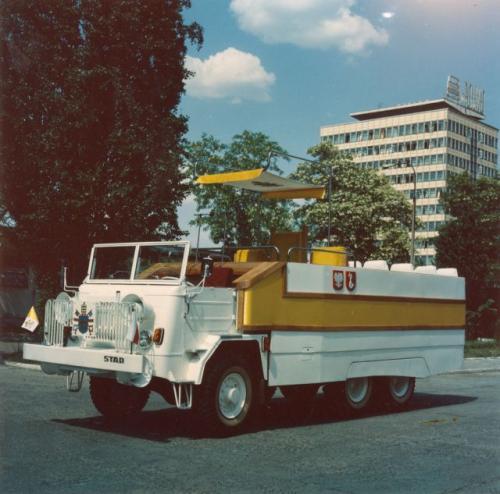 Fot. archiwum: Unikalne zdjęcia Stara 660, którym Jan Paweł II poruszał się podczas pierwszej pielgrzymki do Polski w 1979 r. Fot. archiwum: Unikalne zdjęcia Stara 660, którym Jan Paweł II poruszał się podczas pierwszej pielgrzymki do Polski w 1979 r.