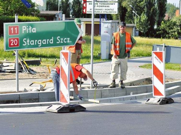 Utrudnienia na DK 11. W Szczecinku remontują ronda Utrudnienia na DK 11. W Szczecinku remontują ronda