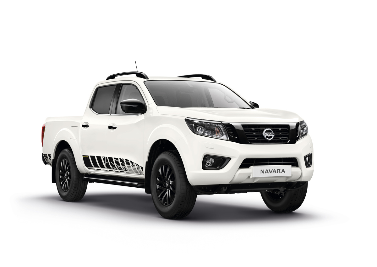 Nissan Navara N-Guard
W Polsce Navara N-Guard oferowana jest w cenie 159 150 zł brutto w wersji z manualną przekładnią 6-biegową oraz – za 5000 zł więcej – z 7-biegową skrzynią automatyczną.
Fot. Nissan Nissan Navara N-Guard
W Polsce Navara N-Guard oferowana jest w cenie 159 150 zł brutto w wersji z manualną przekładnią 6-biegową oraz – za 5000 zł więcej – z 7-biegową skrzynią automatyczną.
Fot. Nissan
