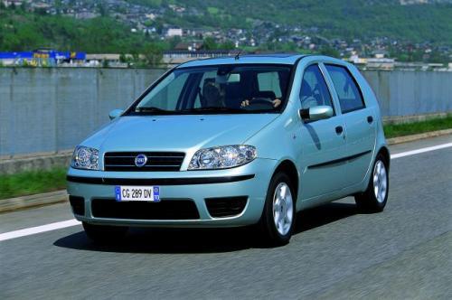 Fot. Fiat: Punto może pełnić rolę samochodu rodzinnego. Oferowany jest w wersji 3- lub 5-drzwiowej. Fot. Fiat: Punto może pełnić rolę samochodu rodzinnego. Oferowany jest w wersji 3- lub 5-drzwiowej.