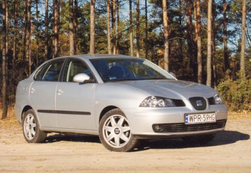 Fot. Zdzisław Podbielski: Kolejna modernizacja Cordoby przeprowadzona w 2002 r. dotyczyła przede wszystkim szczegółów nadwozia. Fot. Zdzisław Podbielski: Kolejna modernizacja Cordoby przeprowadzona w 2002 r. dotyczyła przede wszystkim szczegółów nadwozia.