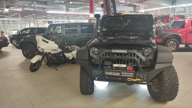 Premiery samochodowych marek, ponad 1 000 pojazdów różnych klas, światowe gwiazdy motoryzacji - Kajetan Kajetanowicz, Rafał Sonik, Jutta Kleinschmidt, Nicolas Hamilton i Filip Nivette- te i mnóstwo innych atrakcji czeka w dniach 27-29 października na gości III Międzynarodowych Targów Warsaw Moto Show w Ptak Warsaw Expo.
Fot. Maciej Małek Premiery samochodowych marek, ponad 1 000 pojazdów różnych klas, światowe gwiazdy motoryzacji - Kajetan Kajetanowicz, Rafał Sonik, Jutta Kleinschmidt, Nicolas Hamilton i Filip Nivette- te i mnóstwo innych atrakcji czeka w dniach 27-29 października na gości III Międzynarodowych Targów Warsaw Moto Show w Ptak Warsaw Expo.
Fot. Maciej Małek