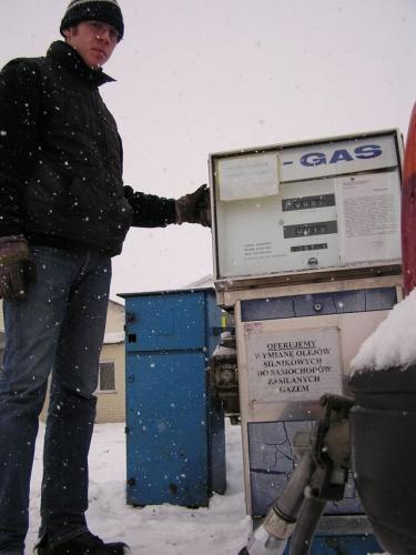 Fot. Przemek Świderski: Pod względem liczby samochodów zasilanych gazem płynnym Polska zajmuje pierwsze miejsce w Europie. Mamy najwięcej na świecie stacji LPG. Fot. Przemek Świderski: Pod względem liczby samochodów zasilanych gazem płynnym Polska zajmuje pierwsze miejsce w Europie. Mamy najwięcej na świecie stacji LPG.