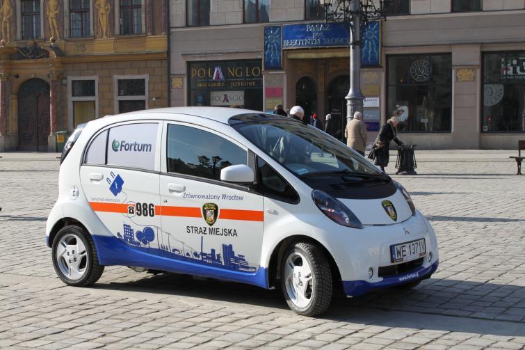 Elektryczne Mitsubishi i-MiEV wyjechało na polskie ulice Elektryczne Mitsubishi i-MiEV wyjechało na polskie ulice