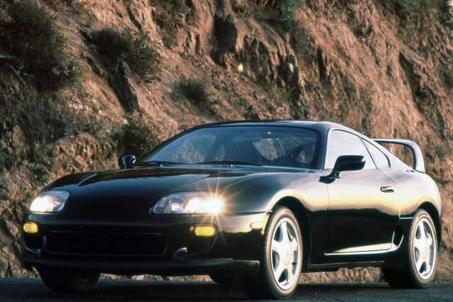 Toyota Supra
Tym razem pod młotek poszła Toyota Supra w oferowanej tylko w 1997 roku wersji Anniversary Edition. Samochód miał do tej pory dwóch właścicieli, którzy w sumie przejechali nim 69 891 mil.
Fot. Toyota Toyota Supra
Tym razem pod młotek poszła Toyota Supra w oferowanej tylko w 1997 roku wersji Anniversary Edition. Samochód miał do tej pory dwóch właścicieli, którzy w sumie przejechali nim 69 891 mil.
Fot. Toyota