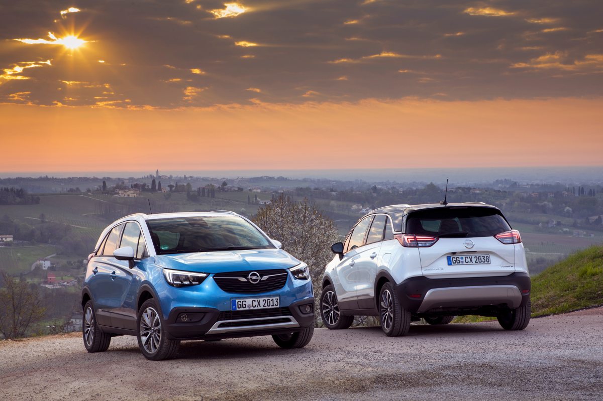 Opel Crosland X
Opel Crossland X przekonał do siebie już ponad 50 000 klientów z całej Europy. Około 50 procent klientów zamawia Crosslanda X z kamerą cofania lub panoramiczną kamerą cofania, która oferuje widok przestrzeni za pojazdem w promieniu nawet 180 stopni.
Fot. Opel Opel Crosland X
Opel Crossland X przekonał do siebie już ponad 50 000 klientów z całej Europy. Około 50 procent klientów zamawia Crosslanda X z kamerą cofania lub panoramiczną kamerą cofania, która oferuje widok przestrzeni za pojazdem w promieniu nawet 180 stopni.
Fot. Opel
