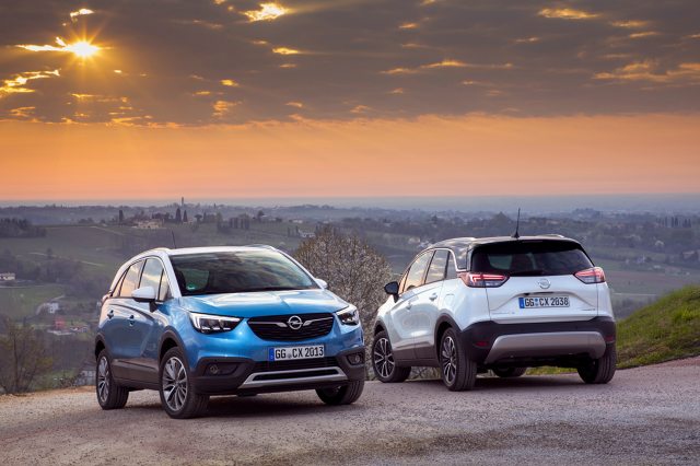 Opel Crosland X
Opel Crossland X przekonał do siebie już ponad 50 000 klientów z całej Europy. Około 50 procent klientów zamawia Crosslanda X z kamerą cofania lub panoramiczną kamerą cofania, która oferuje widok przestrzeni za pojazdem w promieniu nawet 180 stopni.
Fot. Opel Opel Crosland X
Opel Crossland X przekonał do siebie już ponad 50 000 klientów z całej Europy. Około 50 procent klientów zamawia Crosslanda X z kamerą cofania lub panoramiczną kamerą cofania, która oferuje widok przestrzeni za pojazdem w promieniu nawet 180 stopni.
Fot. Opel