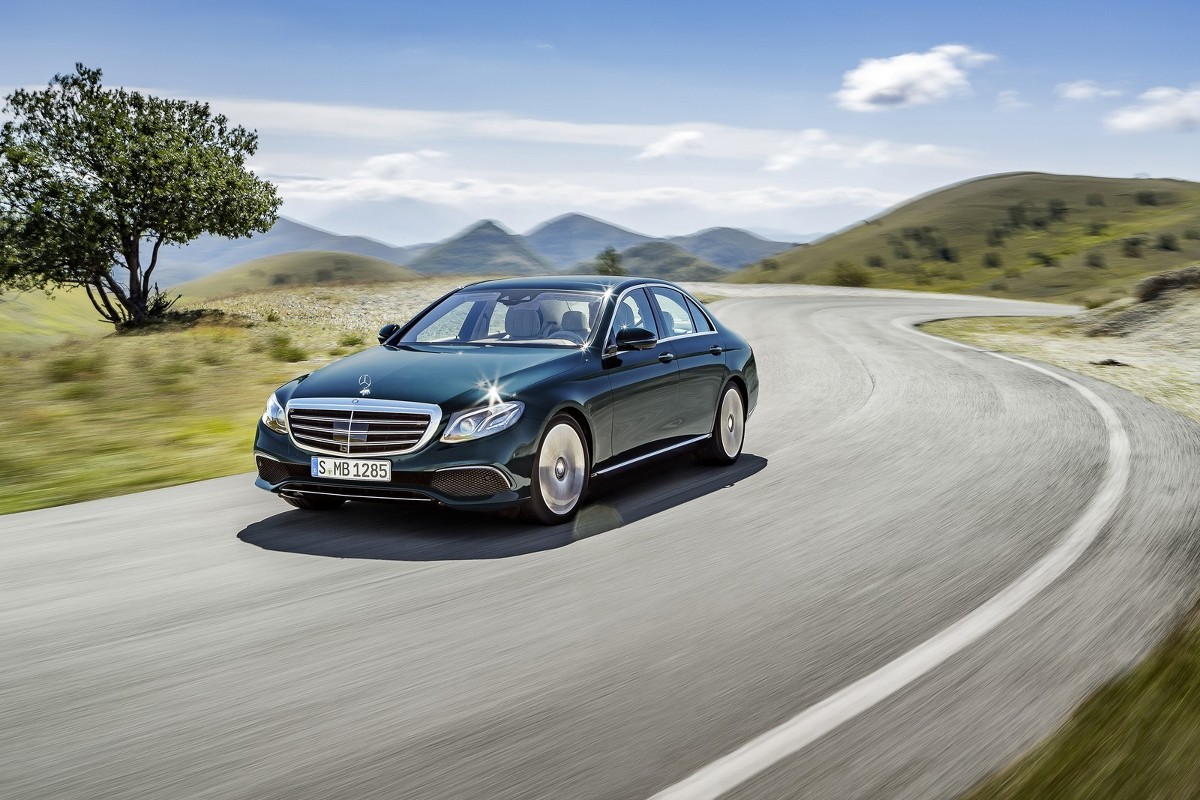 Długość auta wynosi 4923 mm, co oznacza, że samochód jest o 43 mm dłuższy. Rozstaw osi zwiększono natomiast o 65 mm do 2939 mm / Fot. Mercedes-Benz Długość auta wynosi 4923 mm, co oznacza, że samochód jest o 43 mm dłuższy. Rozstaw osi zwiększono natomiast o 65 mm do 2939 mm / Fot. Mercedes-Benz