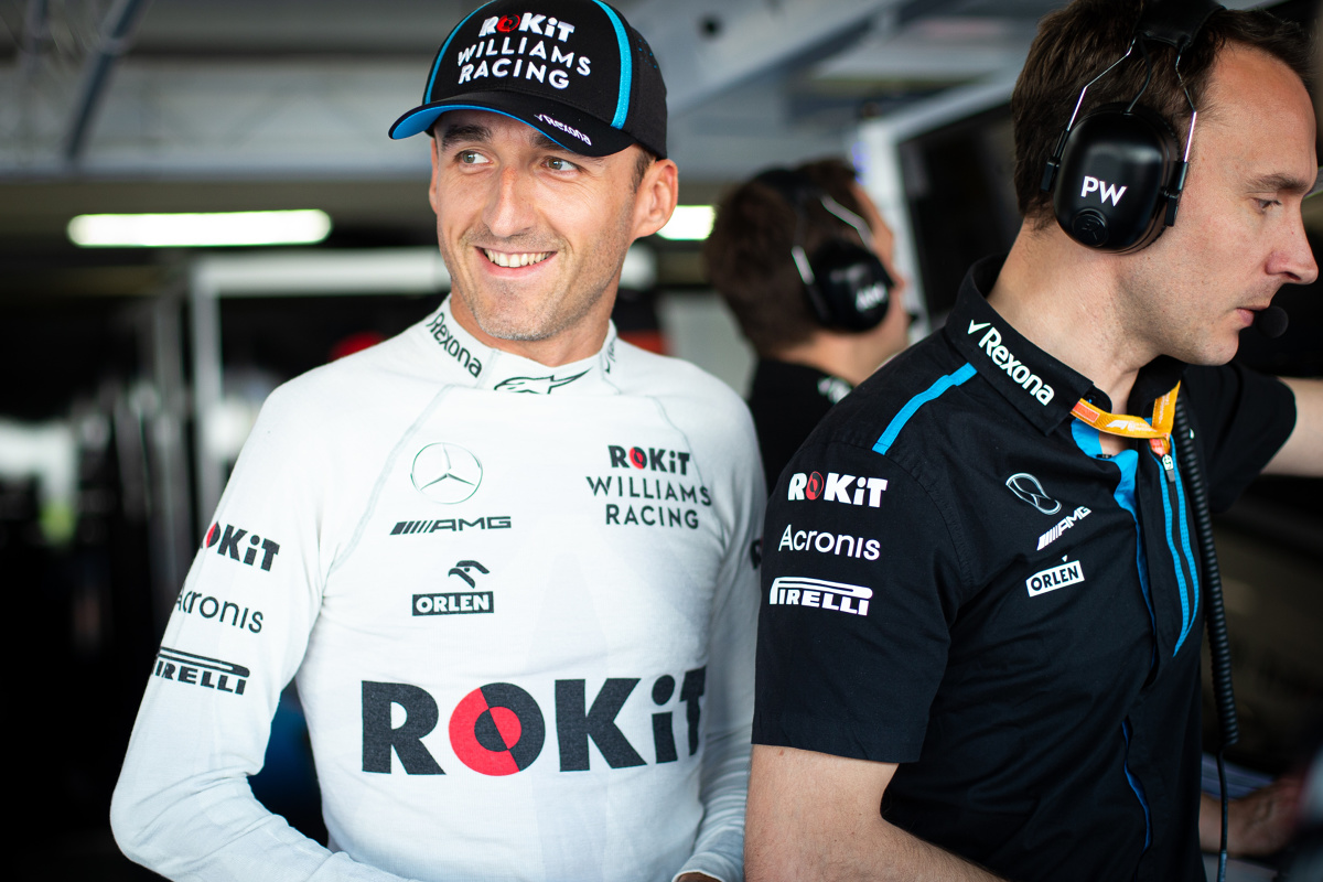 Po niezwykle emocjonującym, pełnym zwrotów akcji, deszczowym wyścigu o Grand Prix Niemiec Robert Kubica zdobył pierwszy punkt do klasyfikacji mistrzostw świata od czasu swojego powrotu do F1. Polak ukończył wyścig na torze Hockenheim na 12. pozycji, ale dyskwalifikacja obu kierowców Alfy Romeo, przesunęła go do punktowanej dziesiątki.
Fot. ROKiT Williams Racing. Po niezwykle emocjonującym, pełnym zwrotów akcji, deszczowym wyścigu o Grand Prix Niemiec Robert Kubica zdobył pierwszy punkt do klasyfikacji mistrzostw świata od czasu swojego powrotu do F1. Polak ukończył wyścig na torze Hockenheim na 12. pozycji, ale dyskwalifikacja obu kierowców Alfy Romeo, przesunęła go do punktowanej dziesiątki.
Fot. ROKiT Williams Racing.