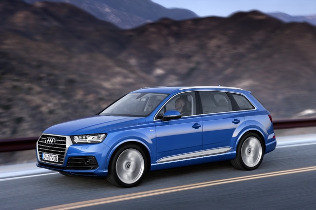Audi Q7
Testujący przyznali najnowszej wersji Audi Q7 najwyższą ocenę bezpieczeństwa - pięć gwiazdek. Wynik uzyskany w teście zderzeniowym czołowym z udziałem pasażerów tylnych foteli jasno wskazuje, że nie tylko kierowca i pasażer siedzący z przodu, ale również pasażerowie siedzący w tyle nowego Audi Q7 są chronieni bardzo dobrze
Fot. Audi Audi Q7
Testujący przyznali najnowszej wersji Audi Q7 najwyższą ocenę bezpieczeństwa - pięć gwiazdek. Wynik uzyskany w teście zderzeniowym czołowym z udziałem pasażerów tylnych foteli jasno wskazuje, że nie tylko kierowca i pasażer siedzący z przodu, ale również pasażerowie siedzący w tyle nowego Audi Q7 są chronieni bardzo dobrze
Fot. Audi