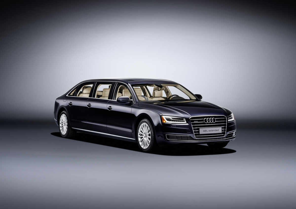 Audi A8 L extended
Na zamówienie jednego z europejskich klientów, koncern z Ingolstadt zbudował jeden egzemplarz Audi A8 w wersji kingsize. Dzięki długości samochodu 6,36 m oraz rozstawowi osi 4,22 m, Audi A8 L extended zapewnia komfort podróży pasażerom zasiadającym na sześciu fotelach.
Fot. Audi Audi A8 L extended
Na zamówienie jednego z europejskich klientów, koncern z Ingolstadt zbudował jeden egzemplarz Audi A8 w wersji kingsize. Dzięki długości samochodu 6,36 m oraz rozstawowi osi 4,22 m, Audi A8 L extended zapewnia komfort podróży pasażerom zasiadającym na sześciu fotelach.
Fot. Audi
