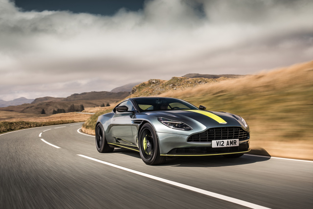 Aston Martin DB11 AMR
Przyspieszenie do 100 km/h trwa 3,7 s, natomiast prędkość maksymalna to 334 km/h. Auto posiada adaptacyjne zawieszenie i elektrycznie wspomagany układ kierownicy.
Fot. Aston Martin Aston Martin DB11 AMR
Przyspieszenie do 100 km/h trwa 3,7 s, natomiast prędkość maksymalna to 334 km/h. Auto posiada adaptacyjne zawieszenie i elektrycznie wspomagany układ kierownicy.
Fot. Aston Martin