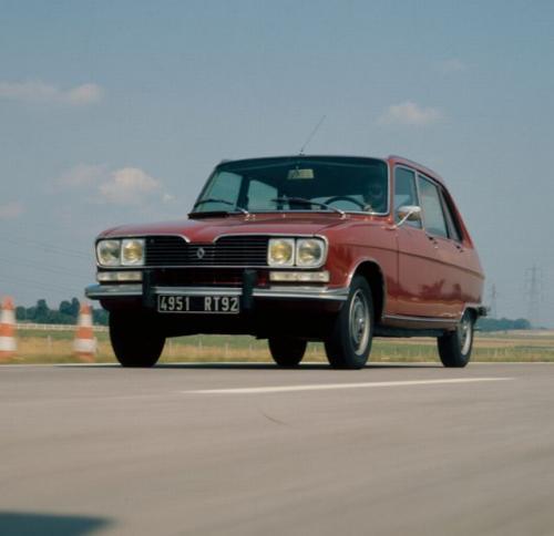 Fot. Renault: Renault R16 był jednym z pierwszych samochodów z nadwoziem typu hatchback. Jego twórcą był stylista Yves George. Pojazd zaprezentowano 40 lat temu - w 1965 r. Fot. Renault: Renault R16 był jednym z pierwszych samochodów z nadwoziem typu hatchback. Jego twórcą był stylista Yves George. Pojazd zaprezentowano 40 lat temu - w 1965 r.