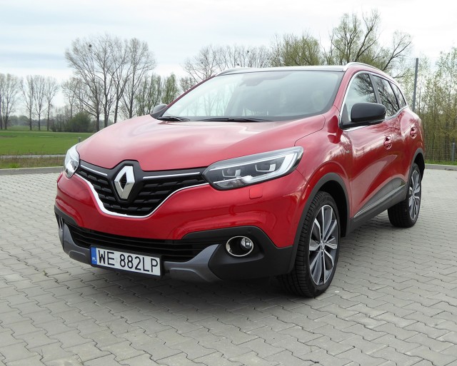 Renault Kadjar
Francuski koncern zwlekał z wejściem do klasy kompaktowych SUV-ów. Kiedy zdecydował się na wejście do nowego segmentu, w pełni wykorzystał potencjał aliansu z Nissanem - Kadjar jest technicznym bliźniakiem Qashqaia.
Fot. Ryszard M. Perczak Renault Kadjar
Francuski koncern zwlekał z wejściem do klasy kompaktowych SUV-ów. Kiedy zdecydował się na wejście do nowego segmentu, w pełni wykorzystał potencjał aliansu z Nissanem - Kadjar jest technicznym bliźniakiem Qashqaia.
Fot. Ryszard M. Perczak