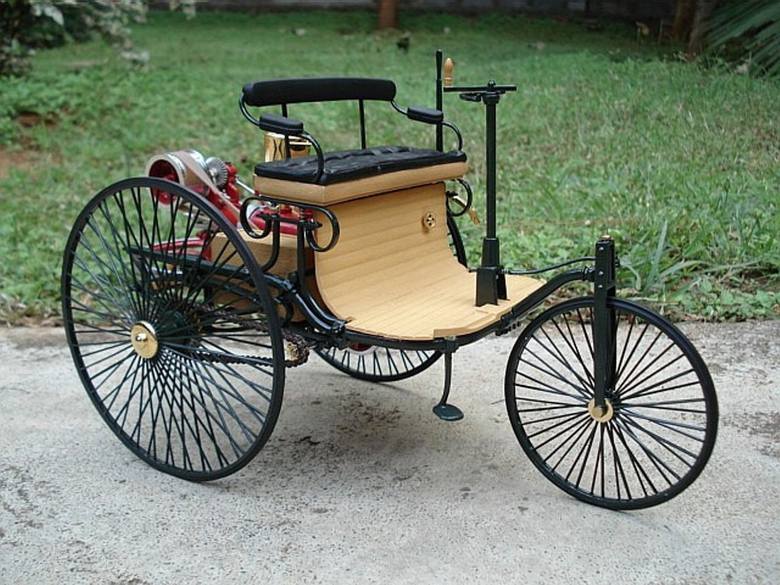 B1. Patent Motorwagen konstrukcji Karla Benza z roku 1885 miał trzy koła wzorowane na rowerowych i silnik o mocy 0,9 KM / Fot. Deimler Benz B1. Patent Motorwagen konstrukcji Karla Benza z roku 1885 miał trzy koła wzorowane na rowerowych i silnik o mocy 0,9 KM / Fot. Deimler Benz