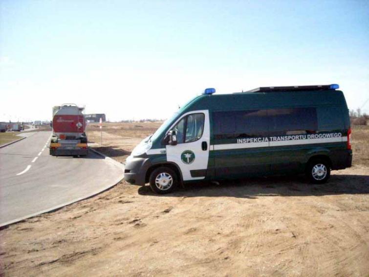 Inspekcja Transportu Drogowego kontroluje przewóz towarów niebezpiecznych Inspekcja Transportu Drogowego kontroluje przewóz towarów niebezpiecznych