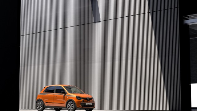 Renault Twingo GT
Za napęd odpowiada silnik 0.9 TCe, który dostarcza 110 KM i 170 Nm maksymalnego momentu obrotowego. Niestety osiągi pojazdu nie zostały podane.
Fot. Renault Renault Twingo GT
Za napęd odpowiada silnik 0.9 TCe, który dostarcza 110 KM i 170 Nm maksymalnego momentu obrotowego. Niestety osiągi pojazdu nie zostały podane.
Fot. Renault