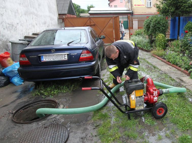 Podtopione lub zalane auto. Ubezpieczyciel pokryje nasze straty?
Fot. Aleksander Piekarski Podtopione lub zalane auto. Ubezpieczyciel pokryje nasze straty?
Fot. Aleksander Piekarski