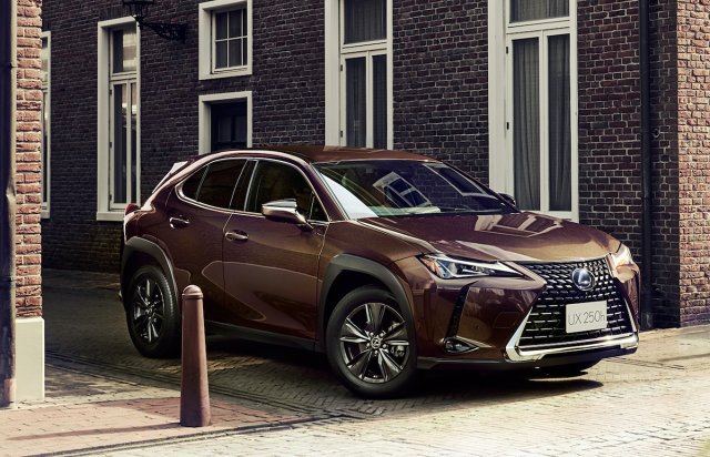Lexus UX Brown Edition
Charakterystyczną odmiany Brown Edition są elementy wykończeniowe w brązowym kolorze. Samochód otrzymuje również bardzo bogate wyposażenie. Auto stworzono z myślą o japońskim rynku.
Fot. LExus Lexus UX Brown Edition
Charakterystyczną odmiany Brown Edition są elementy wykończeniowe w brązowym kolorze. Samochód otrzymuje również bardzo bogate wyposażenie. Auto stworzono z myślą o japońskim rynku.
Fot. LExus