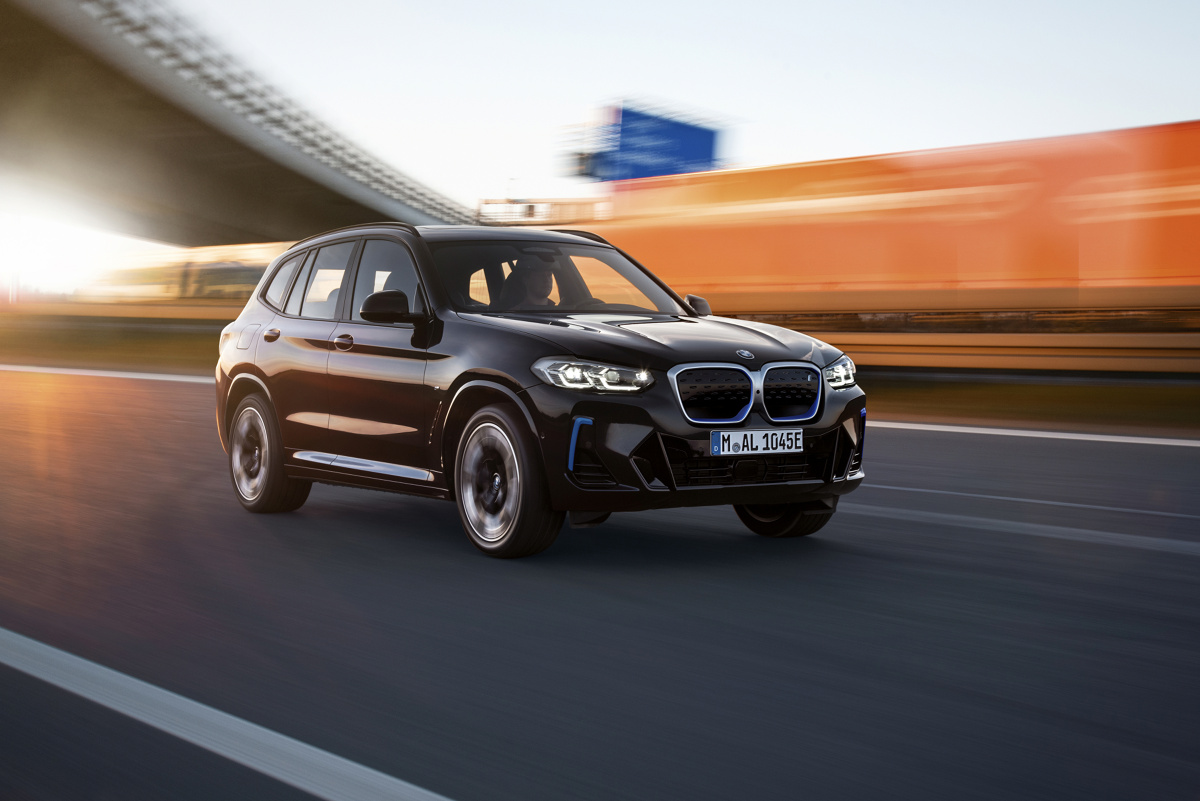 BMW ix3

Nowe BMW iX3 będzie produkowane od września 2021 roku w chińskich zakładach produkcyjnych w Shenyang należących do spółki joint venture BMW Brilliance Automotive. W pełni elektryczny SAV będzie tam montowany zarówno na rynek lokalny, jak i na eksport.

Fot. BMW 