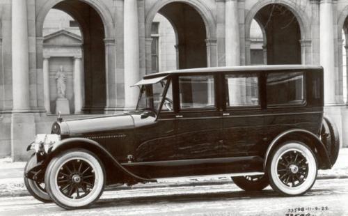 Fot. Licoln: W 1921 roku pojawił się pierwszy Lincoln, który konkurował z Cadillakiem. Lincoln był solidny, ale niebyt piękny. Fot. Licoln: W 1921 roku pojawił się pierwszy Lincoln, który konkurował z Cadillakiem. Lincoln był solidny, ale niebyt piękny.