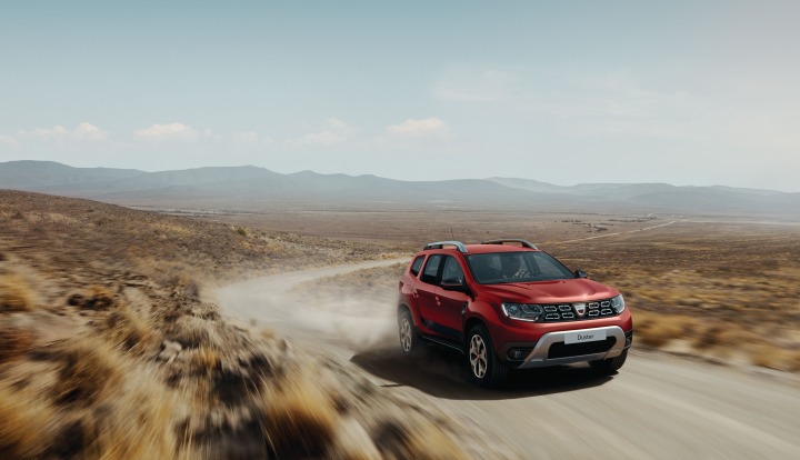 Dacia prezentuje nową serię limitowaną „Techroad”. Została ona zbudowana na wersji Stepway (w przypadku Dacii Sandero, Logan MCV, Lodgy i Dokker) oraz Prestige (dla modelu Duster). Seria „Techroad” oferuje dodatkowe wyposażenie seryjne oraz charakterystyczne elementy nadwozia i wyposażenia wnętrza.
Fot. Dacia Dacia prezentuje nową serię limitowaną „Techroad”. Została ona zbudowana na wersji Stepway (w przypadku Dacii Sandero, Logan MCV, Lodgy i Dokker) oraz Prestige (dla modelu Duster). Seria „Techroad” oferuje dodatkowe wyposażenie seryjne oraz charakterystyczne elementy nadwozia i wyposażenia wnętrza.
Fot. Dacia