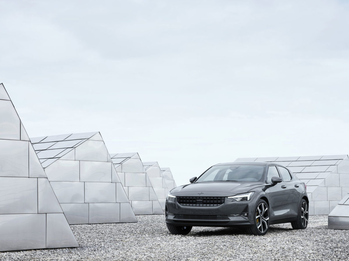 Polestar 2
Tak jak wszystkie inne modele Polestar, także model 2 będzie można zamawiać wyłącznie przez internet. Pierwsza seria aut, dostępna przez pierwszych 12 miesięcy, ma kosztować 59 900 euro. Oprócz zakupu można zdecydować się na abonament samochodu obejmujący koszty używania, ubezpieczenia i serwisu. Jego produkcja ruszy w Chinach na początku 2020 roku.
Fot. Polestar Polestar 2
Tak jak wszystkie inne modele Polestar, także model 2 będzie można zamawiać wyłącznie przez internet. Pierwsza seria aut, dostępna przez pierwszych 12 miesięcy, ma kosztować 59 900 euro. Oprócz zakupu można zdecydować się na abonament samochodu obejmujący koszty używania, ubezpieczenia i serwisu. Jego produkcja ruszy w Chinach na początku 2020 roku.
Fot. Polestar