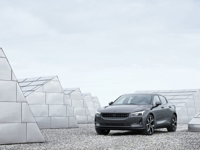 Polestar 2
Tak jak wszystkie inne modele Polestar, także model 2 będzie można zamawiać wyłącznie przez internet. Pierwsza seria aut, dostępna przez pierwszych 12 miesięcy, ma kosztować 59 900 euro. Oprócz zakupu można zdecydować się na abonament samochodu obejmujący koszty używania, ubezpieczenia i serwisu. Jego produkcja ruszy w Chinach na początku 2020 roku.
Fot. Polestar Polestar 2
Tak jak wszystkie inne modele Polestar, także model 2 będzie można zamawiać wyłącznie przez internet. Pierwsza seria aut, dostępna przez pierwszych 12 miesięcy, ma kosztować 59 900 euro. Oprócz zakupu można zdecydować się na abonament samochodu obejmujący koszty używania, ubezpieczenia i serwisu. Jego produkcja ruszy w Chinach na początku 2020 roku.
Fot. Polestar