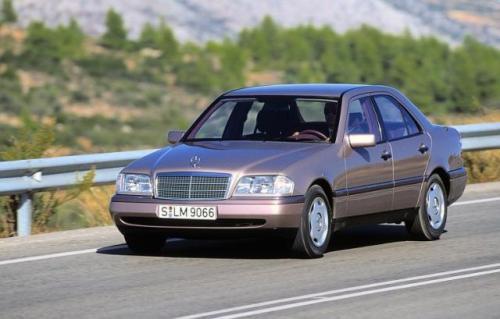 Fot. Mercedes-Benz: Mercedes-Benz klasy C produkowany w latach 1993- 1997. Fot. Mercedes-Benz: Mercedes-Benz klasy C produkowany w latach 1993- 1997.