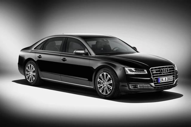 Audi A8 L Security
Wzmocnione i opancerzone auto waży blisko 3 tony. Za jego napęd może odpowiadać 4-litrowy silnik V8 TFSI o mocy 435 KM i 600 Nm lub wolnossącą jednostką W12 FSI oferująca 500 KM i 625 Nm. Napęd trafia na cztery koła, a maksymalna prędkość została ograniczona do 210 km/h.
Fot. Audi Audi A8 L Security
Wzmocnione i opancerzone auto waży blisko 3 tony. Za jego napęd może odpowiadać 4-litrowy silnik V8 TFSI o mocy 435 KM i 600 Nm lub wolnossącą jednostką W12 FSI oferująca 500 KM i 625 Nm. Napęd trafia na cztery koła, a maksymalna prędkość została ograniczona do 210 km/h.
Fot. Audi