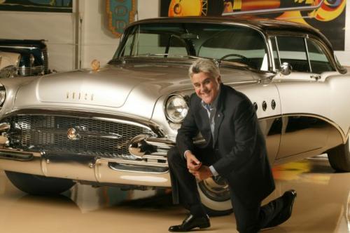 Fot. GM: Jay Leno przy swoim Buicku. Fot. GM: Jay Leno przy swoim Buicku.