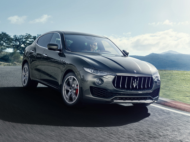 Maserati Levante
Nowy SUV Maserati opiera się na konstrukcji modeli Quattroporte i Ghibli. W zawieszeniu zastosowano dwuwahaczowy układ z przodu i wielowahaczowy z tyłu oraz system elektronicznego sterowania siłą tłumienia. Znalazły się tu równiż cztery amortyzatory pneumatyczne, oferujące pięć trybów jazdy (plus jeden dodatkowy do parkowania). Standardem jest samoblokujący mechanizm różnicowy z tyłu.
Fot. Maserati Maserati Levante
Nowy SUV Maserati opiera się na konstrukcji modeli Quattroporte i Ghibli. W zawieszeniu zastosowano dwuwahaczowy układ z przodu i wielowahaczowy z tyłu oraz system elektronicznego sterowania siłą tłumienia. Znalazły się tu równiż cztery amortyzatory pneumatyczne, oferujące pięć trybów jazdy (plus jeden dodatkowy do parkowania). Standardem jest samoblokujący mechanizm różnicowy z tyłu.
Fot. Maserati