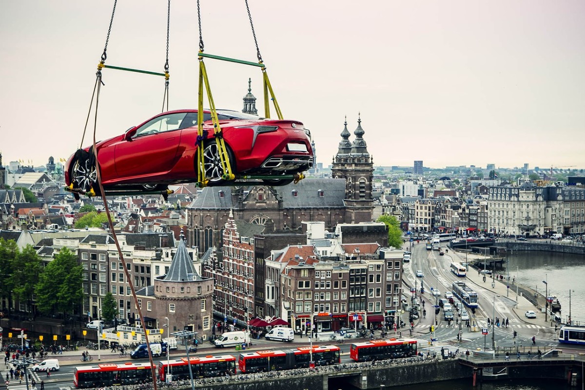Lexus LC. Podniebny pokaz - Lexus LC Pokaz Lexusa LC 500 urządzono w ... Lexus Amsterdam