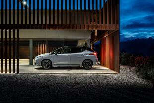 Nissan Leaf<br><br>Nissan zaprezentował odświeżoną wersję pierwszego na świecie samochodu elektrycznego przeznaczonego dla masowego klienta. W 2022 r. kultowy LEAF zyskuje bardziej efektowną stylistykę i innowacyjne technologie.<br><br>Fot. Nissan 