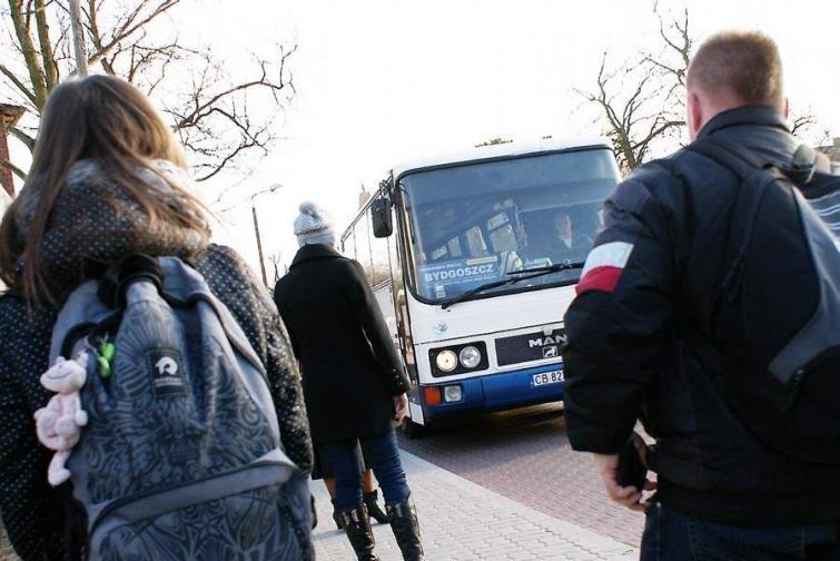 Gdy paliwo drożeje, mieszkańcy powiatu inowrocławskiego wybierają autobusy Gdy paliwo drożeje, mieszkańcy powiatu inowrocławskiego wybierają autobusy