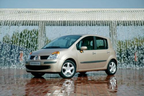 Fot. Renault: Renault Modus napędzany silnikiem 1,2 l/75 KM jest autem umiarkowanie dynamicznym, ale świetnie nadaje się do jazdy miejskiej. Fot. Renault: Renault Modus napędzany silnikiem 1,2 l/75 KM jest autem umiarkowanie dynamicznym, ale świetnie nadaje się do jazdy miejskiej.
