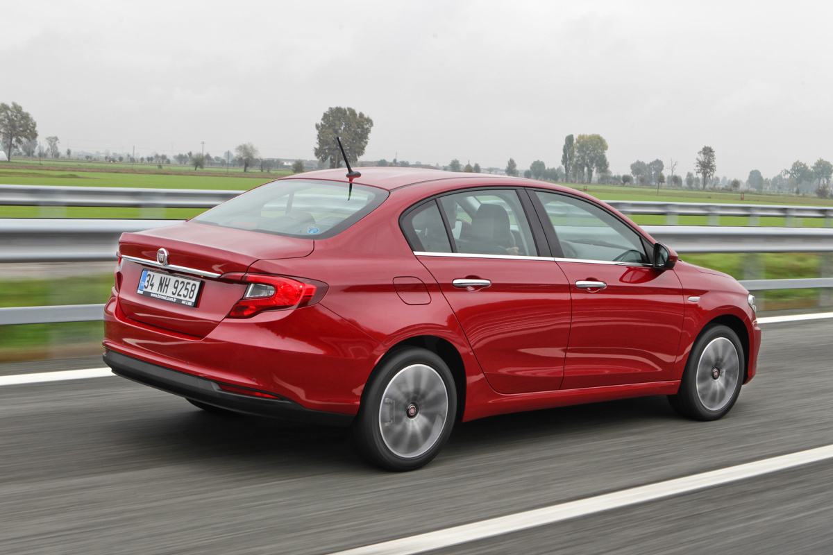 Międzynarodowe Jury Autobest - niezależnej organizacji powstałej w 2001 roku - przyznało prestiżowy tytuł „Autobest 2016" nowemu Fiatowi Tipo, potwierdzając tym samym cechy samochodu funkcjonalnego, który najlepiej wyraża hasło „value for money" (relacja wartości do ceny), kluczowy element strategii funkcjonalnych samochodów rodziny Fiata, skupiając się poprzez prostą gamę oraz przejrzystą ofertę handlową na tym, co ważne dla klienta / Fot. Fiat Międzynarodowe Jury Autobest - niezależnej organizacji powstałej w 2001 roku - przyznało prestiżowy tytuł „Autobest 2016" nowemu Fiatowi Tipo, potwierdzając tym samym cechy samochodu funkcjonalnego, który najlepiej wyraża hasło „value for money" (relacja wartości do ceny), kluczowy element strategii funkcjonalnych samochodów rodziny Fiata, skupiając się poprzez prostą gamę oraz przejrzystą ofertę handlową na tym, co ważne dla klienta / Fot. Fiat