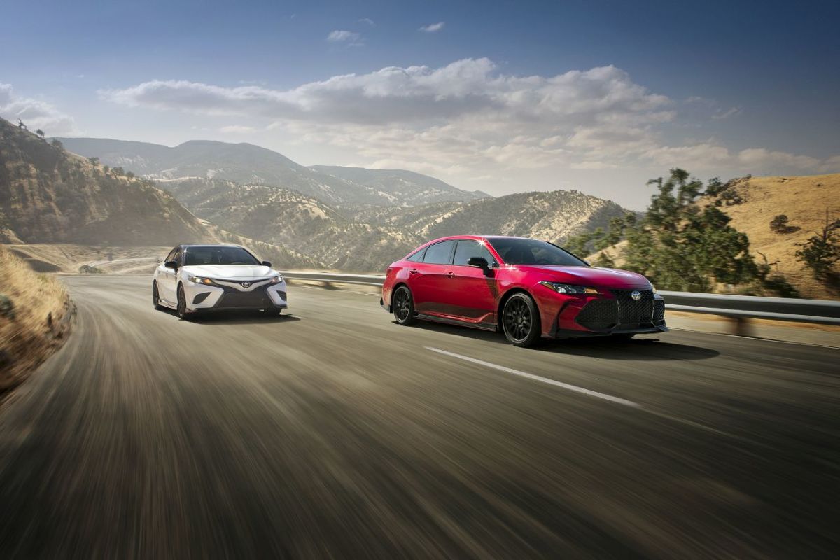 Toyota Racing Development, sportowe ramię amerykańskiej Toyoty, specjalizuje się w budowie wyścigówek i rasowych aut terenowych do rekreacji i na rajdy. Tym razem TRD wzięło na warsztat dwa stateczne sedany – Camry i Avalona.
Fot. TRD Toyota Racing Development, sportowe ramię amerykańskiej Toyoty, specjalizuje się w budowie wyścigówek i rasowych aut terenowych do rekreacji i na rajdy. Tym razem TRD wzięło na warsztat dwa stateczne sedany – Camry i Avalona.
Fot. TRD