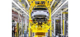 Opel Astra <br><br>W zakładach w Rüsselsheim rozpoczął się montaż nowego Opla Astry. Do dzisiaj wyprodukowano już około 500 egzemplarzy nowego modelu.<br><br>Fot. Opel 