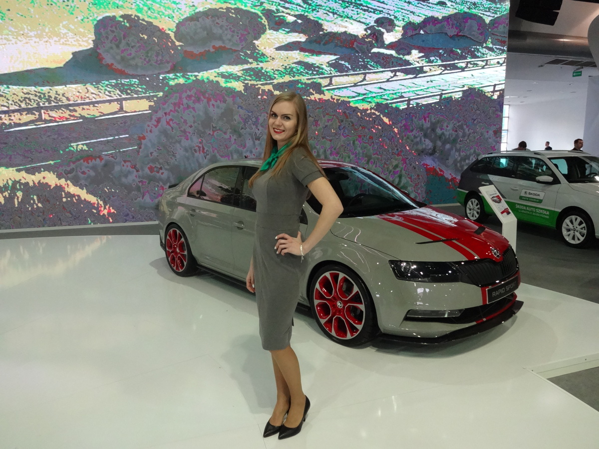 Skoda na Poznań Motor Show
Wszyscy wystawcy skrupulatnie przygotowali się do targów. Największym stoiskiem dysponowała Grupa Volkswagena, która zajmowała całą halę 3A. Swoje nowości zaprezentowała w niej Skoda.
Fot. Tomasz Szmandra Skoda na Poznań Motor Show
Wszyscy wystawcy skrupulatnie przygotowali się do targów. Największym stoiskiem dysponowała Grupa Volkswagena, która zajmowała całą halę 3A. Swoje nowości zaprezentowała w niej Skoda.
Fot. Tomasz Szmandra