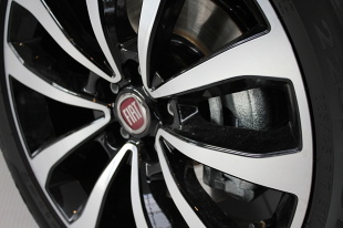 Nowy Fiat Tipo

Sprzedaż nowego Fiata Tipo już się rozpoczęła. Największym atutem kompaktowego sedana jest optymalnie skalkulowana ceną. Bazową wersję z 95-konnym silnikiem, klimatyzacją i systemem audio wyceniono na 42 600 zł. Na co jeszcze nabywca może liczyć? 

Fot. Motofakty.pl

