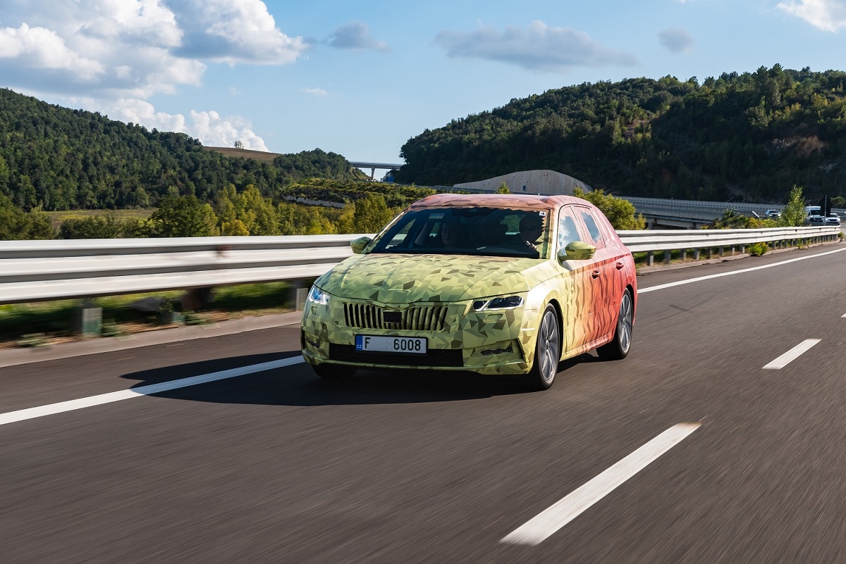 Skoda ujawniła nieco informacji o nowej Octavii, której premiera odbędzie się 11 listopada. Według zapowiedzi, pojawi się wiele rozwiązań i systemów, których nie było jeszcze w żadnej Skodzie.
Fot. Skoda Skoda ujawniła nieco informacji o nowej Octavii, której premiera odbędzie się 11 listopada. Według zapowiedzi, pojawi się wiele rozwiązań i systemów, których nie było jeszcze w żadnej Skodzie.
Fot. Skoda