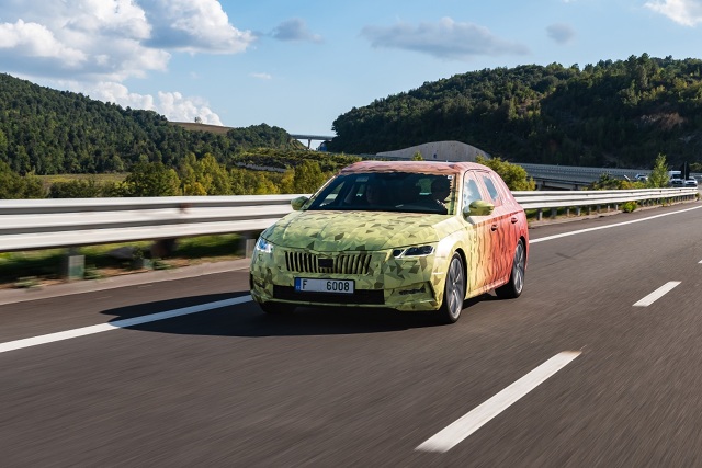 Skoda ujawniła nieco informacji o nowej Octavii, której premiera odbędzie się 11 listopada. Według zapowiedzi, pojawi się wiele rozwiązań i systemów, których nie było jeszcze w żadnej Skodzie.
Fot. Skoda Skoda ujawniła nieco informacji o nowej Octavii, której premiera odbędzie się 11 listopada. Według zapowiedzi, pojawi się wiele rozwiązań i systemów, których nie było jeszcze w żadnej Skodzie.
Fot. Skoda